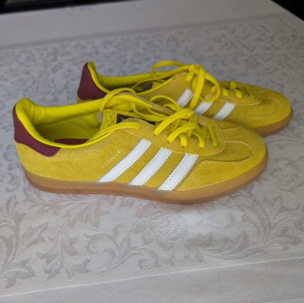 Adidas Gazelles. Yellow/Gold White Stripes Maroon Accents. Wmn's 7.5. Eur 39.5